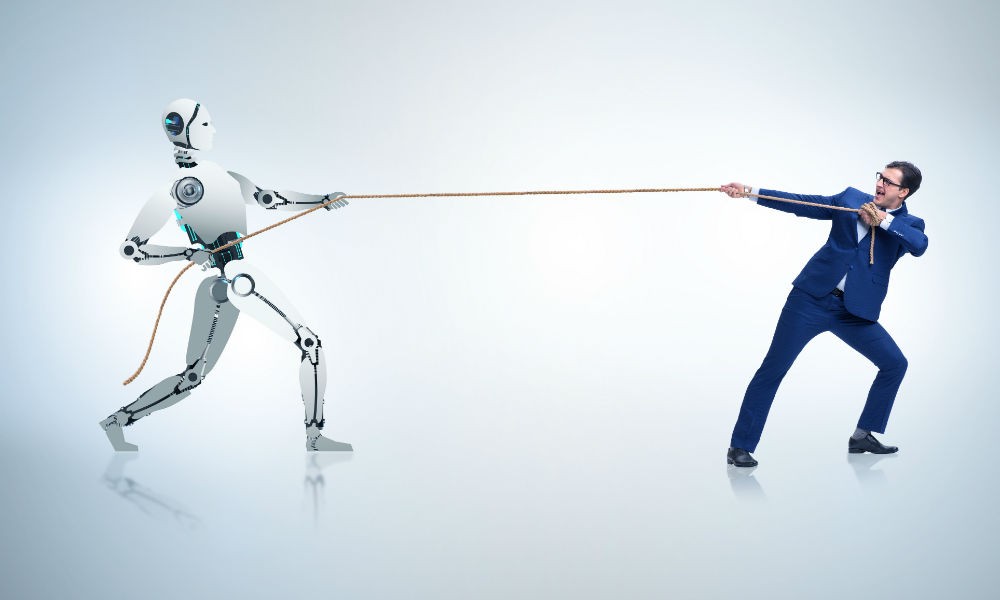 Hình minh hoạ robot màu trắng và người đàn ông mặc vest xanh đang kéo co bằng sợi dây thừng trên nền xám nhạt. Tin chính ngày 29/06/2026: Ford thuê lại 350 kỹ sư kỳ cựu sau khi hệ thống AI kiểm soát chất lượng không đạt kỳ vọng.